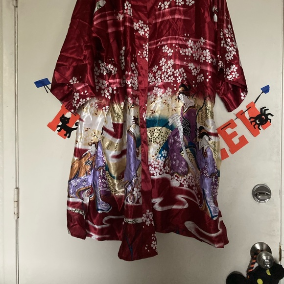 Red Satin Blend Shiny Short Kimono - Picture 2 of 10